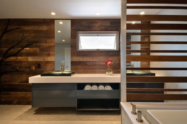 Drevené nástenné kúpeľňové skrinky nižšie