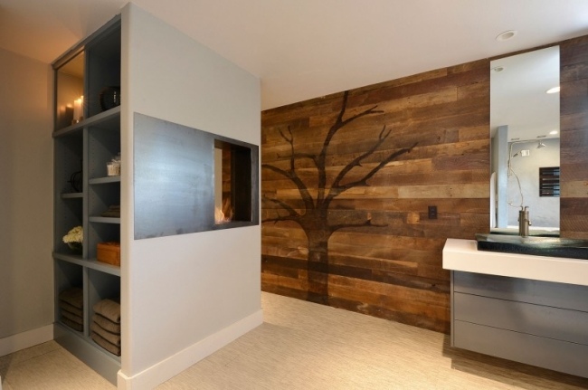 kúpeľňa vstavané police osušky sklenený krb