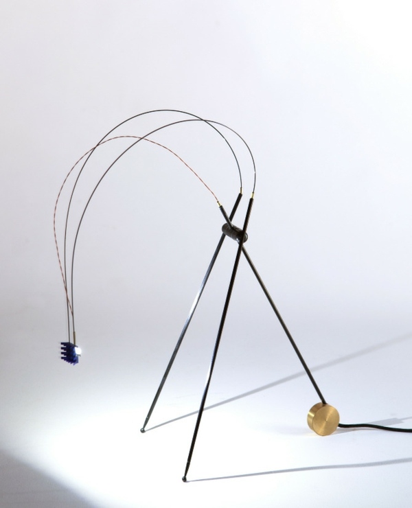 moderná stojanová lampa-oblúková