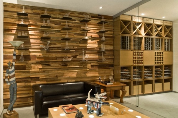 Interiér drevenej steny horskej chaty Interiér horskej chaty s drevenou stenou