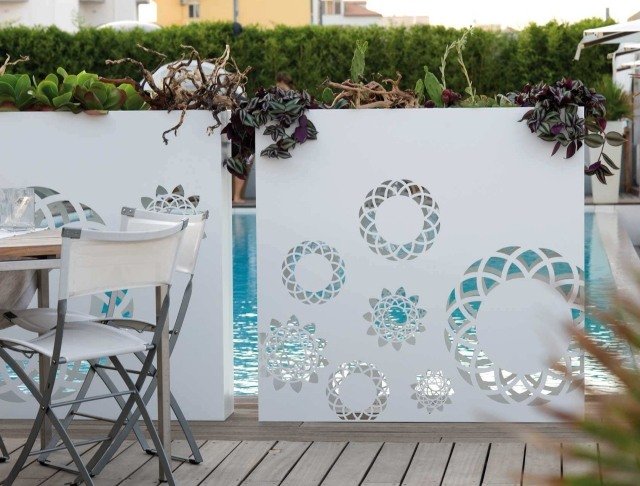 Sadzač TU moderná ochrana pred závislosťou na terase Ragodesign BYSTEEL