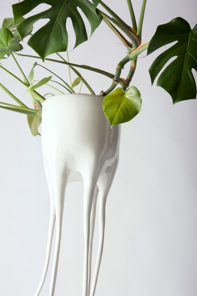 moderný kvetináč Monstera natretý na bielo moderný-kvetináč-epoxidový náter-lak s vysokým leskom