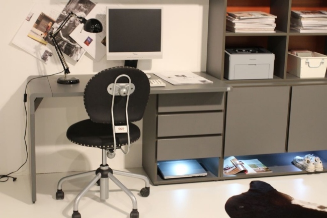 ergonómia kancelársky nábytok otočná stolička spodná lampa skrinky Moderné otočné osvetlenie stoličky pod kancelársky nábytok