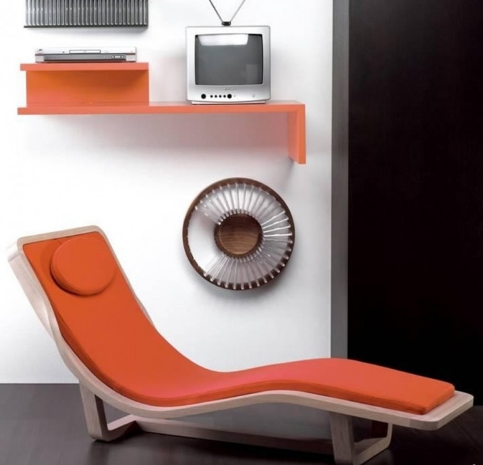 Denná posteľ v minimalistickom dizajne vyrobená z dreveného rámového operadla s opierkou hlavy lehátko-minimalistický-dizajn-drevený-rám-opierka hlavy