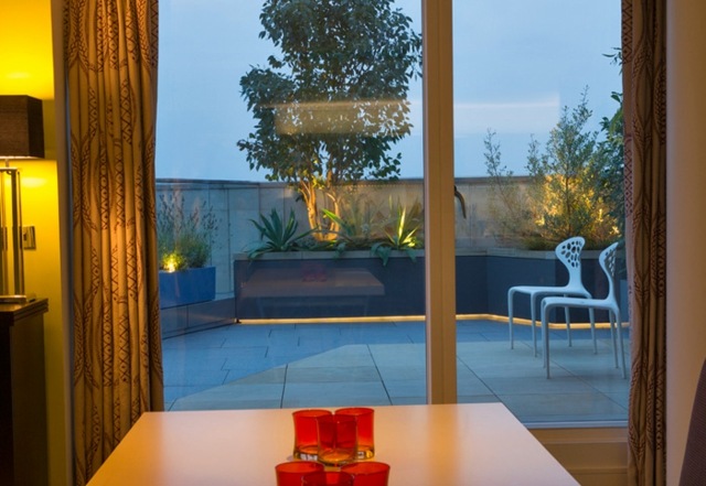 moderný záhradný dizajn nápady strešná terasa byt Dizajnové nápady strešná terasa zakladač bytov betón