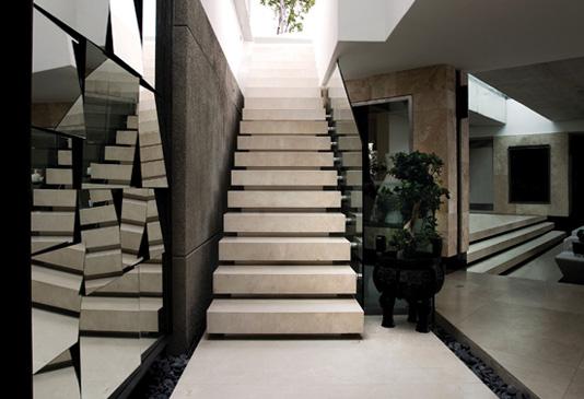 Nápady na dizajn dekorácie odrážajú zaujímavý myšlienkový interiér Dizajnové zrkadlo bolo zaujímavé, aby ladilo s interiérom