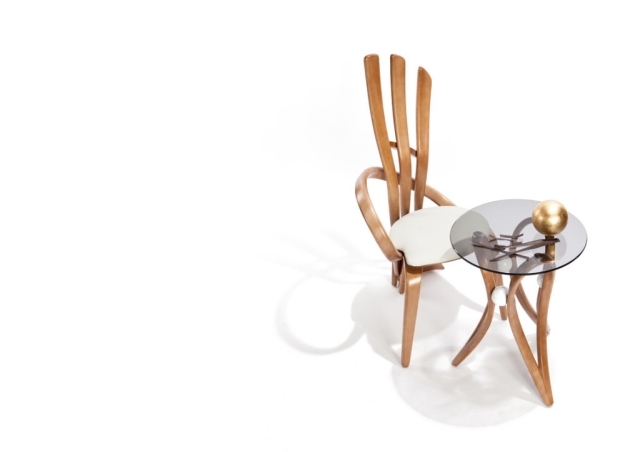 nábytok drevený stolík bočný stolík malá okrúhla sklenená doska