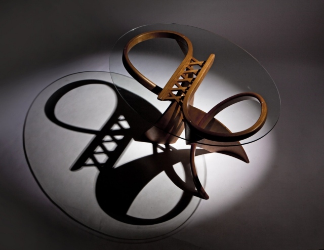 dizajnový nábytok drevený stôl sklenená doska nádherné krivky