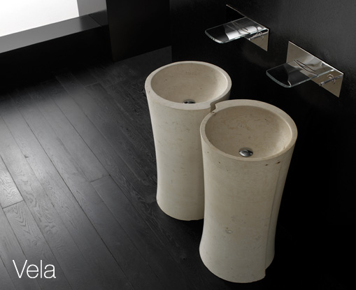 vela umývadlo bandini voľne stojace okolo dvoch ľudí