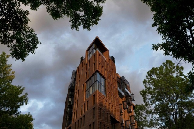 dizajnér-podkrovný byt štúdio-móda-návrhár-budova-zvonku