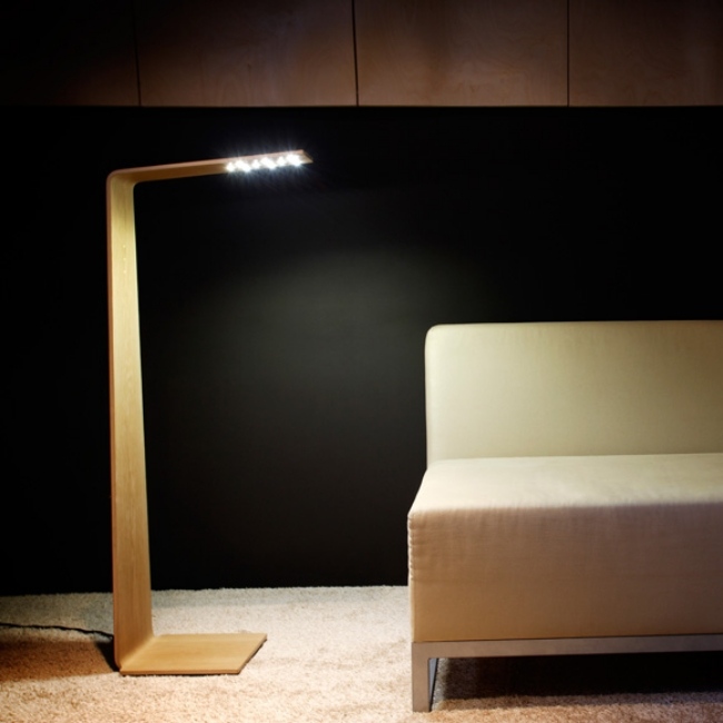 stojacia lampa s dreveným podstavcom stmievač tunto design led2