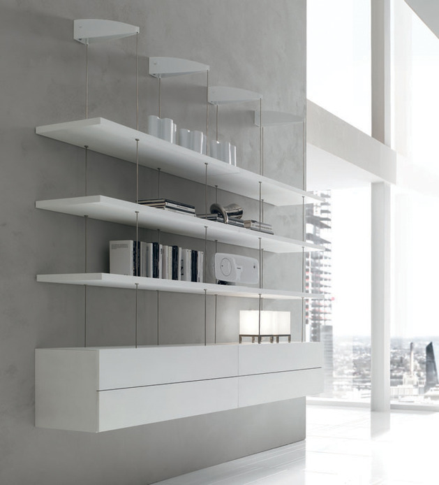 moderná policová obývacia izba biele zásuvky alivar