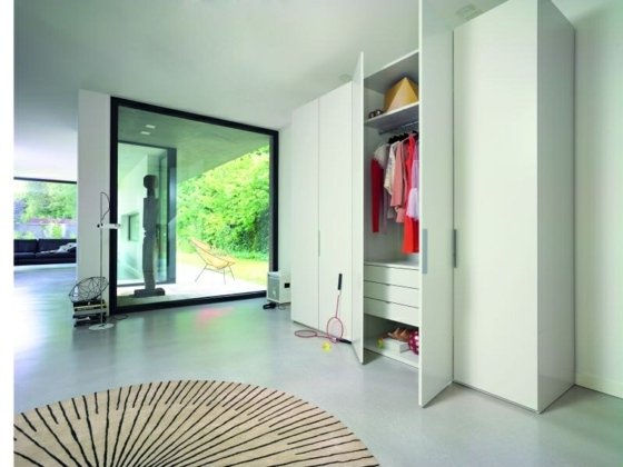 Skriňa v bielom zo spálne Interlübke