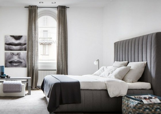 Posteľ Tuyo Meridiani Dizajnová posteľ s luxusným čalúnením Čalúnená posteľ s vysokým koncom v šedej farbe