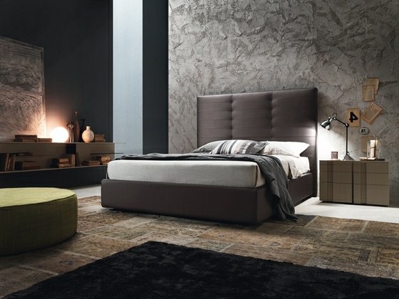 postele s krídlovým systémom dizajnové postele s tmavým čalúnením čalúnená posteľ-krídlo-systém-od-Presotto