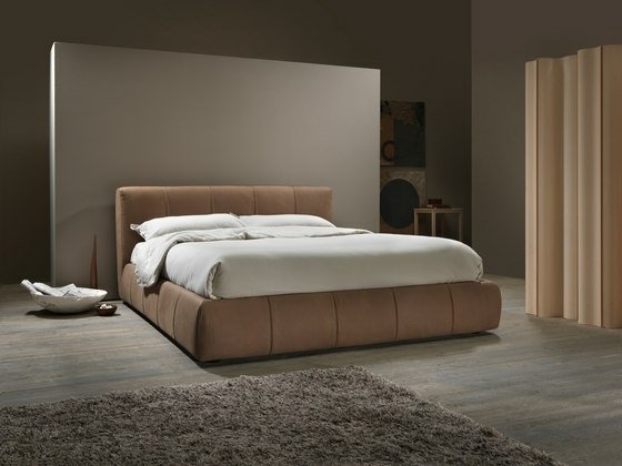 Čalúnená posteľ v béžovej farbe od Bend my Home Bend-my-Home-Collection-čalúnené-posteľ-v-béžovej farbe