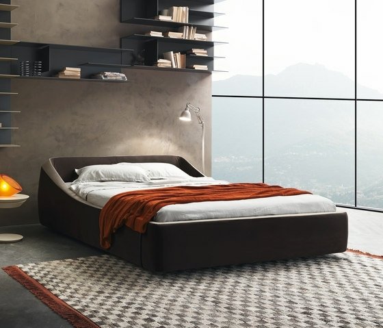 Posteľ Brera od moderných nápadov na manželskú posteľ Presotto sivý čalúnený koberec hnedý nástenný koberec