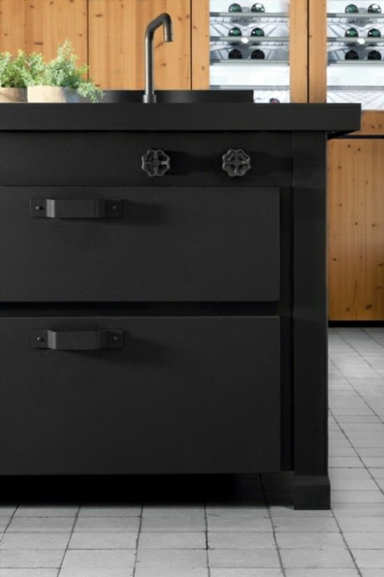 tmavé kuchynské drevo, talianske dizajnérske trendy 2013