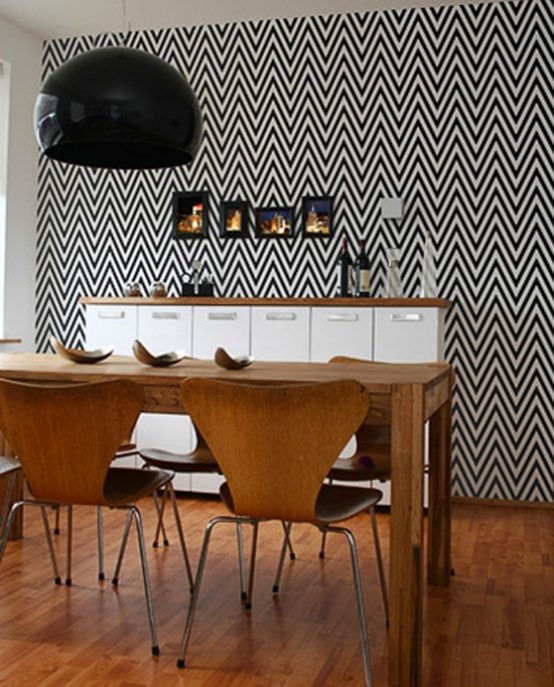 Čiernobiely vzor vliesového tapety z dreveného nábytku