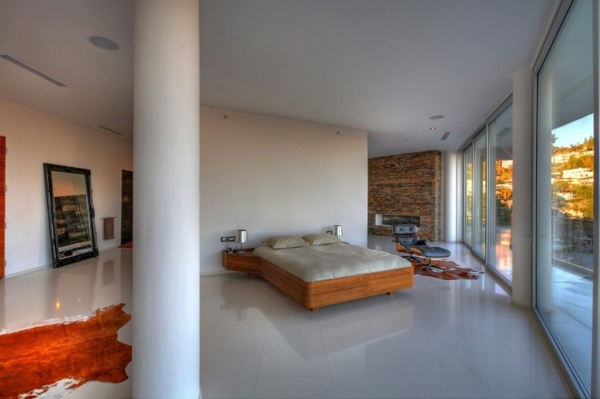 biela luxusná spálňa-čierne kreslo biele luxusné spálne čierne kreslo