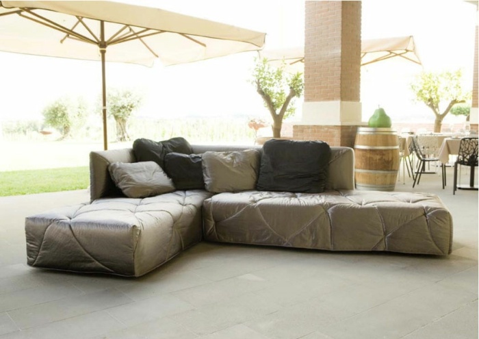 Systém nábytku BedBed je možné individuálne prispôsobiť a používať Použitie na verande s metalickým krytom