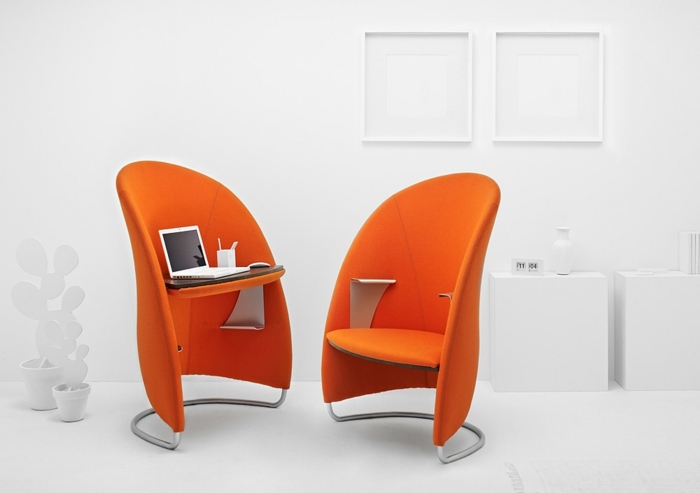 Prestávka na kávu alebo kútik Rescherche s atmosférickými farbami praktický a útulný kútik pre laptop