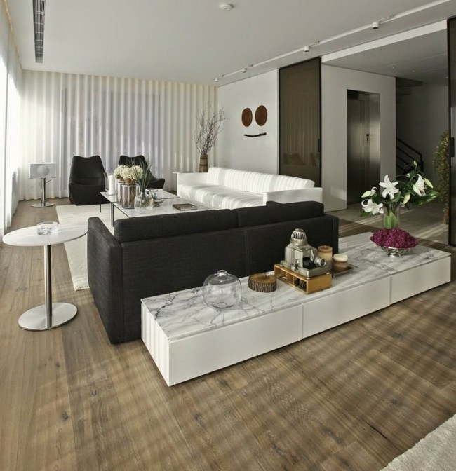 Nábytok z prírodného materiálu z mramorového dreva a kože