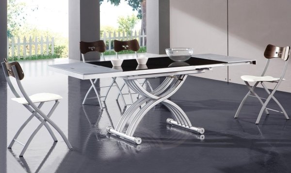 Moderné nápady pre nábytok do jedálne skladacie stoličky predlžujúce jedálenský stôl