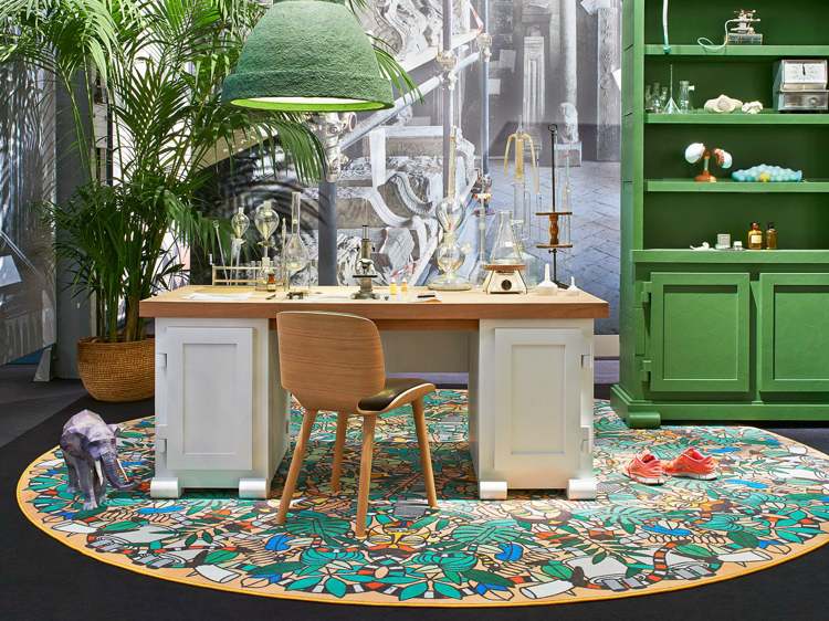 Stolička z lisovaného dreva s mäkkým sedadlom a operadlom moderné-jedálenské-stoličky-dizajnér-tvarované-drevo-čalúnené-sedadlo-drážka