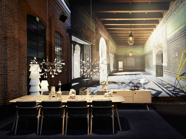 Dizajnové jedálenské stoličky Zio s čalúnením a dreveným rámom moderné-jedálenské-stoličky-dizajnér-sivé-čalúnenie-drevo-zio