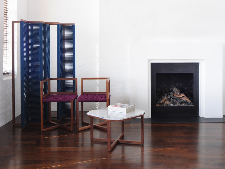 minimalistický, moderný dizajn - kombinácia prírodného dreva a farebnej sieťoviny moderné-jedálenské-stoličky-dizajnér-drevo-obdĺžnikové-prútené-farby