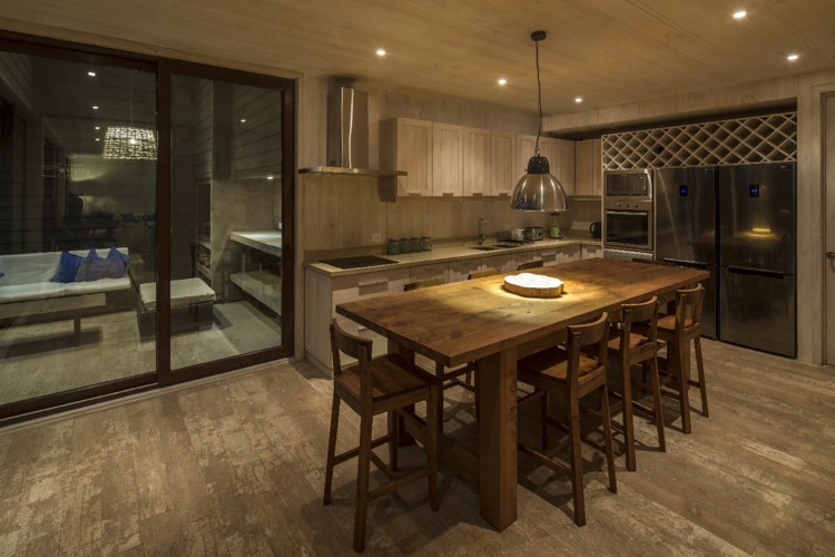 Jedálenský stôl pre osem osôb z masívu moderný-vidiecky-štýl-kuchyňa-jedálenský stôl-drevo-vinobranie-podlaha