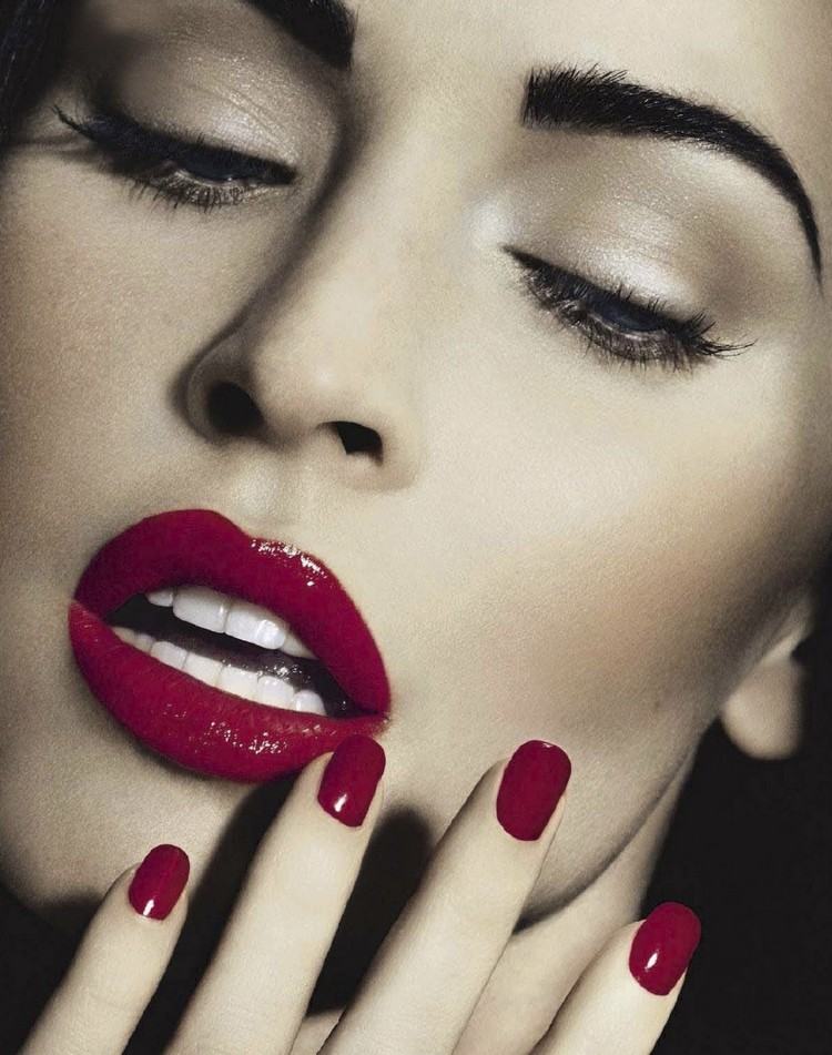 krátke nechty nalakované bordovou červenou moderný-necht-manikúra-krátke-nechty-bunrgunderrot