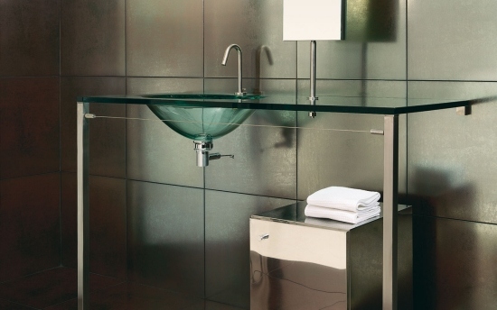 Moderné kúpeľňové obklady s metalickými efektmi irisceramica