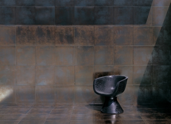 Moderné dlaždice s kovovým vzhľadom podlahového stropu