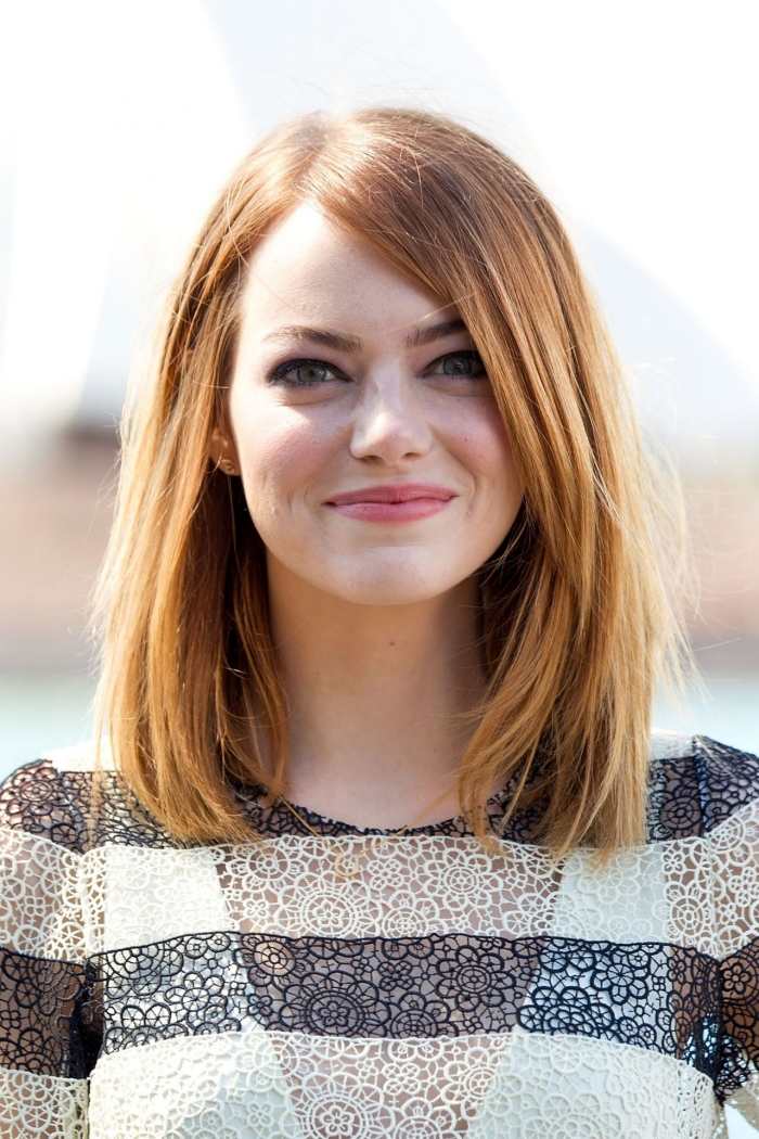 Dlhý bob účes s dlhou šikmou ofinou - Emma Stone emma-kameň-dlhý-bob-účes-so šikmou-dlhou ofinou