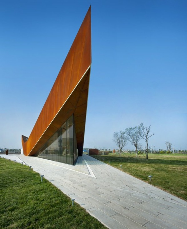 Vanke-Tripple-V-galéria-porcelán-neobvyklý tvar