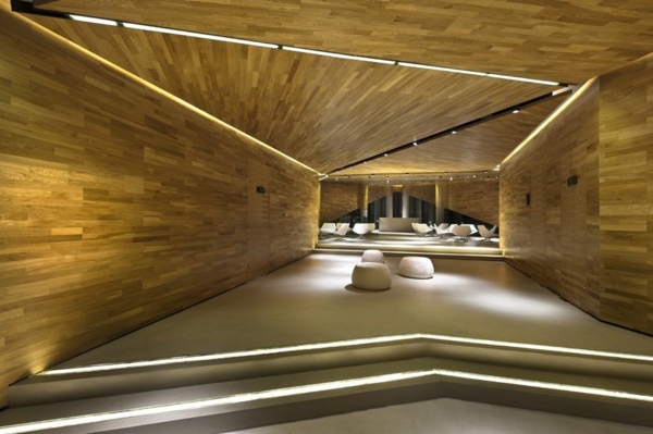 moderný-galéria-drevený-obklad-kaviareň-interiérový dizajn