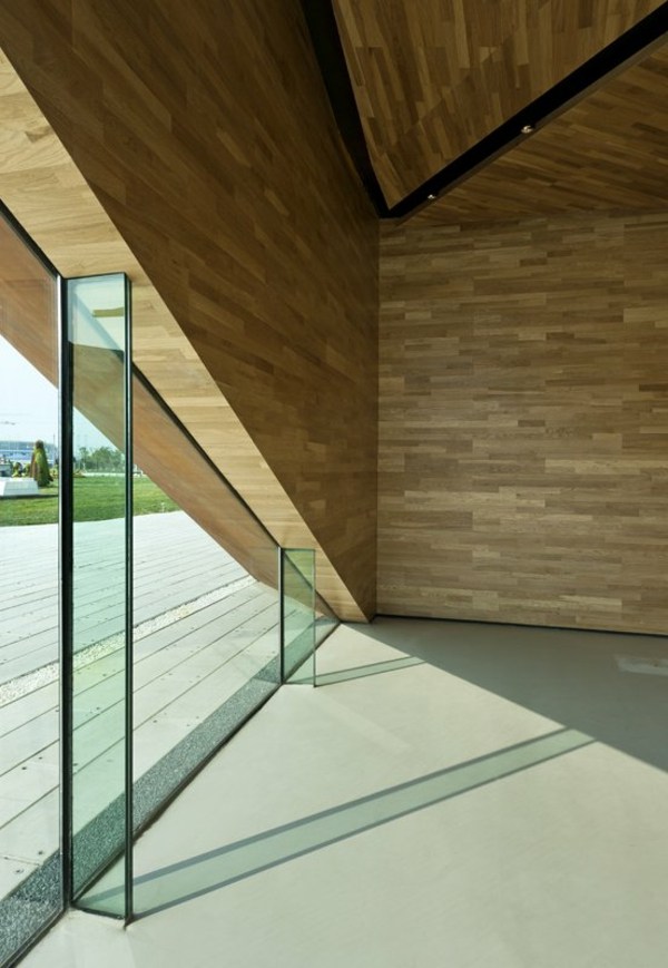 moderné-umenie-galéria-sklo-drevené prvky