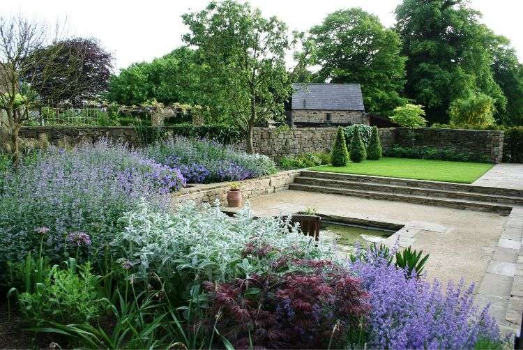 moderná záhradná architektúra záhradný dizajn geometrické tvary výsadba kužeľovitý