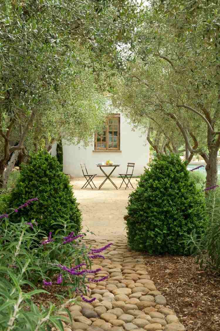 moderná záhradná architektúra záhradný dizajn geometrické tvary výsadba bistro stolíka