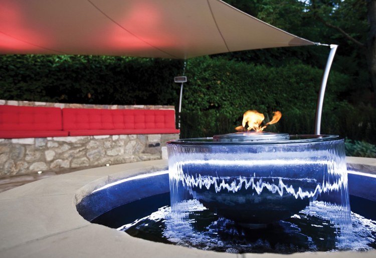 moderná záhradná dekorácia-krb-vodná-fontána-dizajn