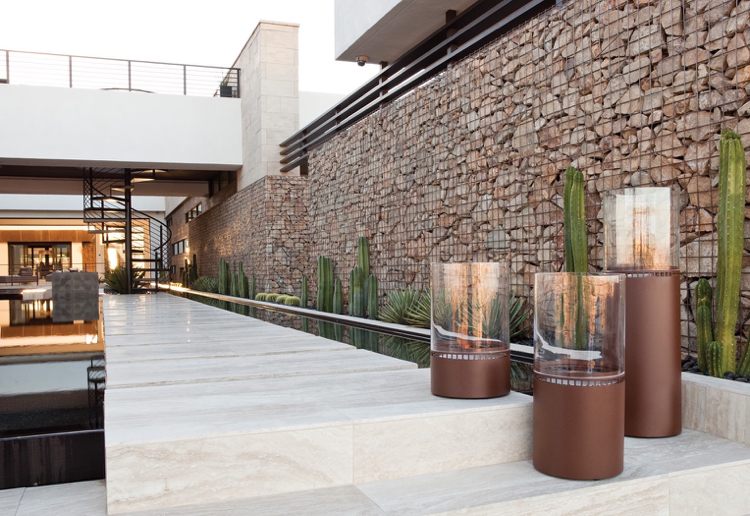 moderný-záhradný-dizajn-dekorácia-krb-lampa-okrúhle sklo