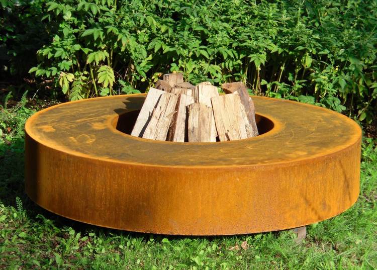 moderný-záhradný-dizajn-deco-krb-corten-oceľ-runf-palivové drevo