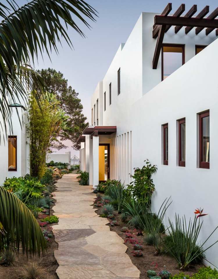 Moderná záhradná cesta z kamenných dosiek je mimoriadne atraktívna moderný záhradný dizajn-kamene-atraktívne-záhradné-cesty-graeser-palmy