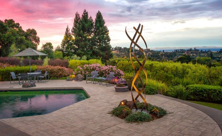 moderná záhradná umenie-hrdza-oceľové špirály-osvetlené nižšie