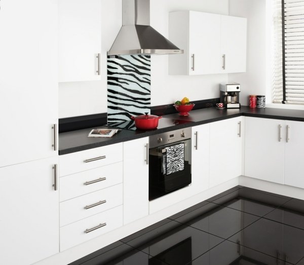 Myšlienka dizajnu skla na ochranu pred striekajúcou vodou