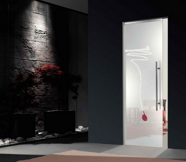 Vchod do sklenenej brány z tehlovej steny