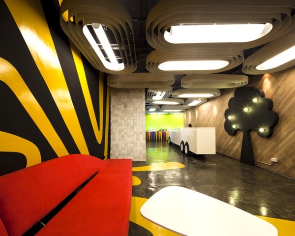 Kancelársky dizajn Saatchi a Saatchi Bangkok tvaruje farby Kancelársky dizajn kancelárií Saatchi a Saatchi Bangkok Thajsko tvaruje farby