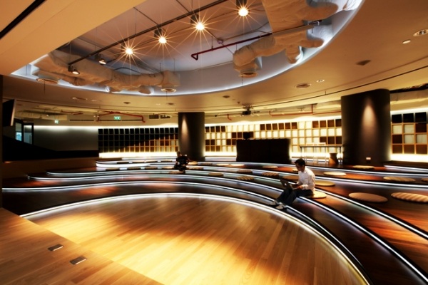 Ústredie dtac bankok so vstavanými svetlami so skvelým dizajnom kancelárie ústredie dtac bankok chladný dizajn kancelárie vstavané osvetlenie